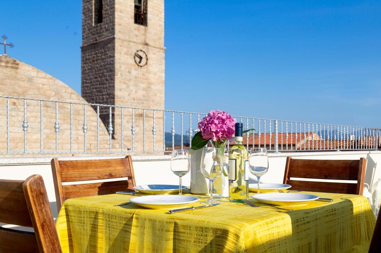 La Via Rooms And Terrace Olbia Exteriör bild