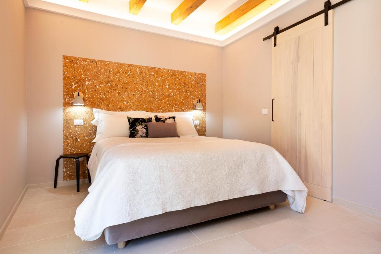 La Via Rooms And Terrace Olbia Exteriör bild