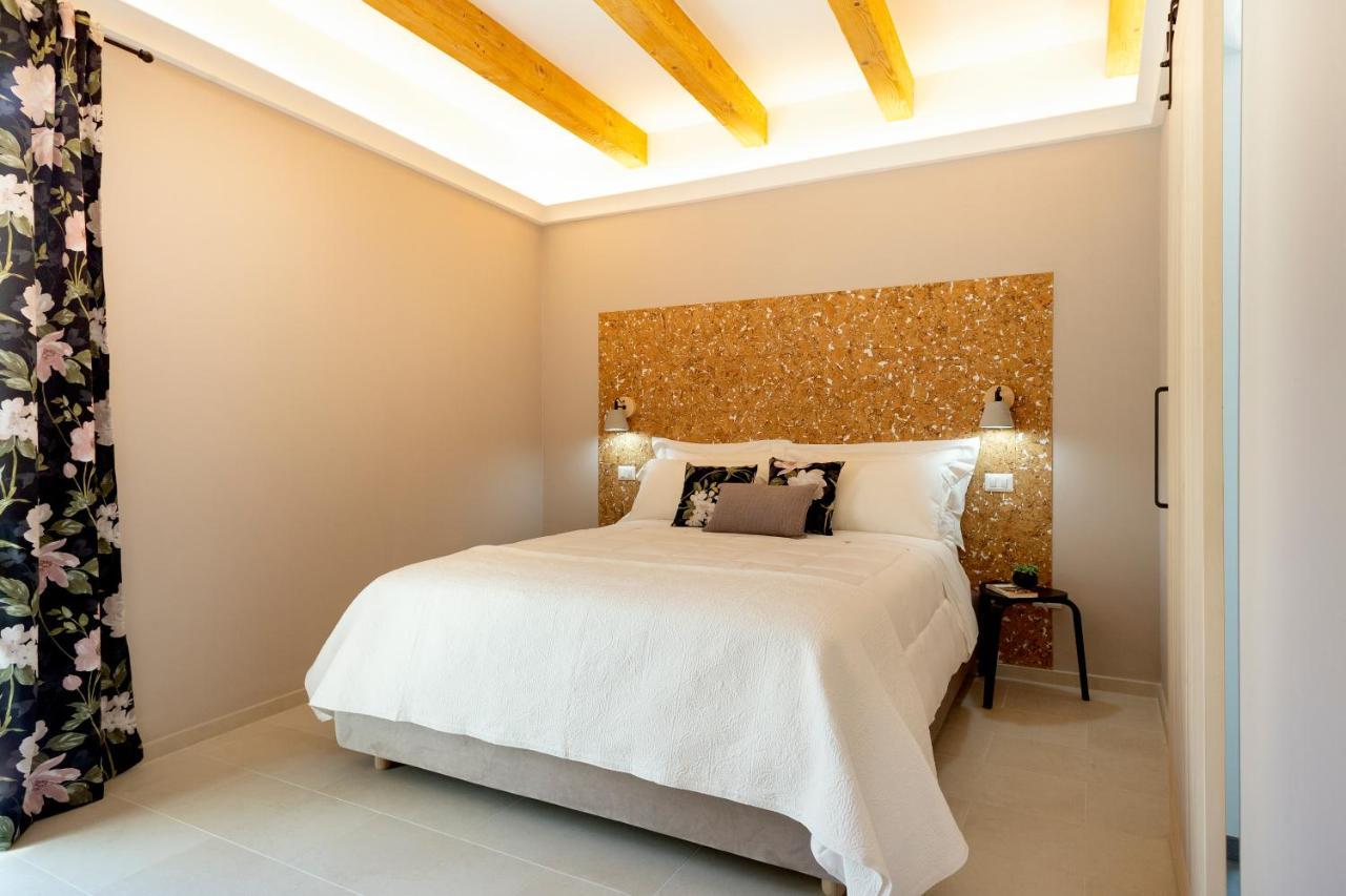 La Via Rooms And Terrace Olbia Exteriör bild