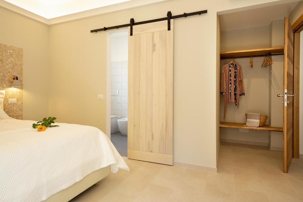La Via Rooms And Terrace Olbia Exteriör bild