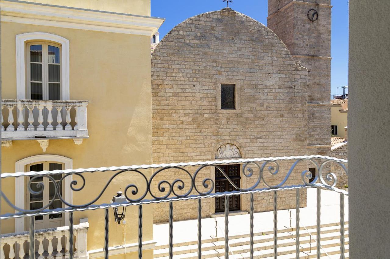 La Via Rooms And Terrace Olbia Exteriör bild