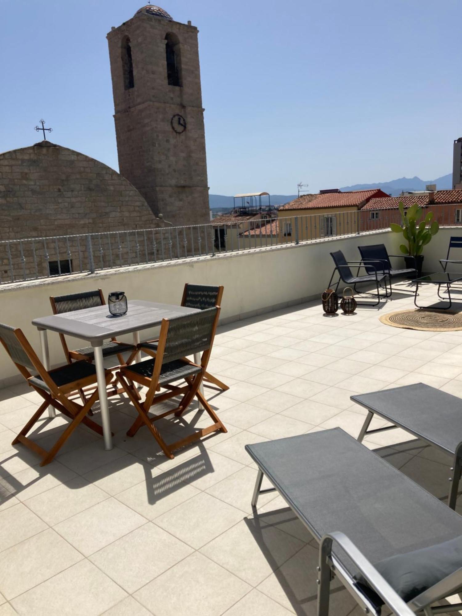 La Via Rooms And Terrace Olbia Exteriör bild